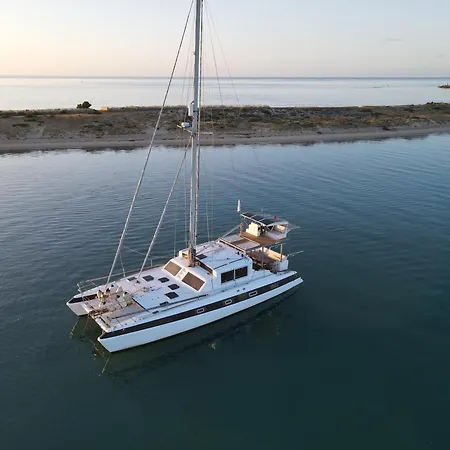 Barco Casa 船上ホテル フゼタ
