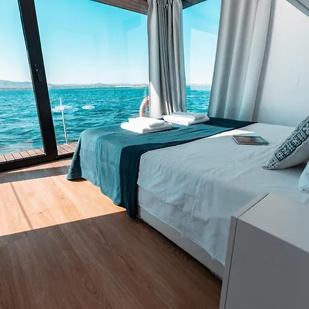 Barco Casa Båthotell Fuzeta