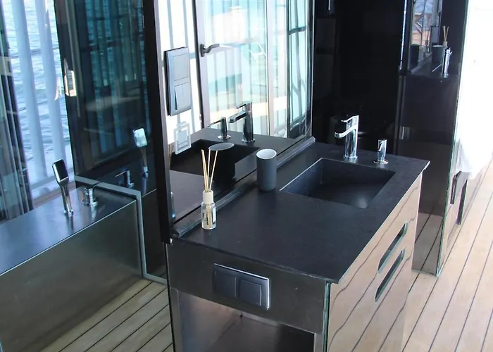 Barco Casa ספינת מלון *