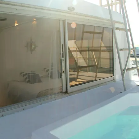 보트호텔 Barco Casa *