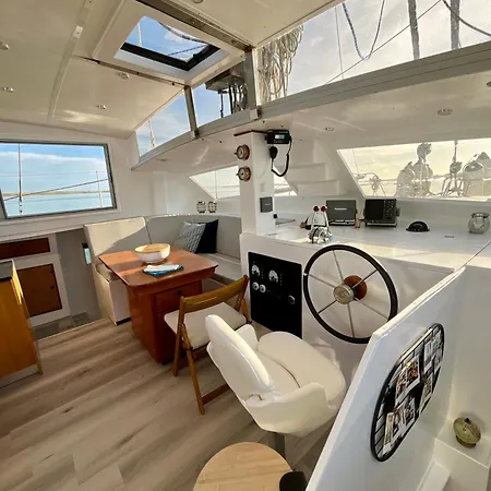 Barco Casa 보트호텔 *